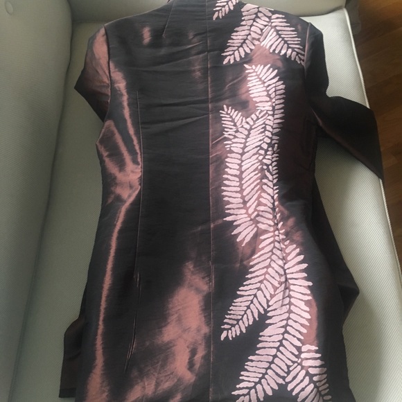 Mandarin burgundy jacket. Unique closure. - Picture 7 of 7